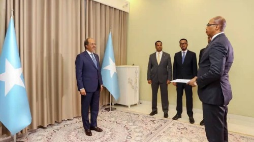 L'Ambassadeur Maes Présente ses Lettres de Créance au Président Somalien