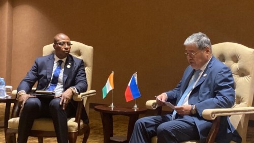 L'Ambassadeur de Côte d'Ivoire rencontre le Ministre des Affaires Étrangères des Philippines