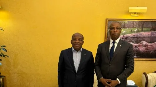 L'Ambassadeur ivoirien accueille le Ministre du Tourisme à l'aéroport d'Addis-Abeba