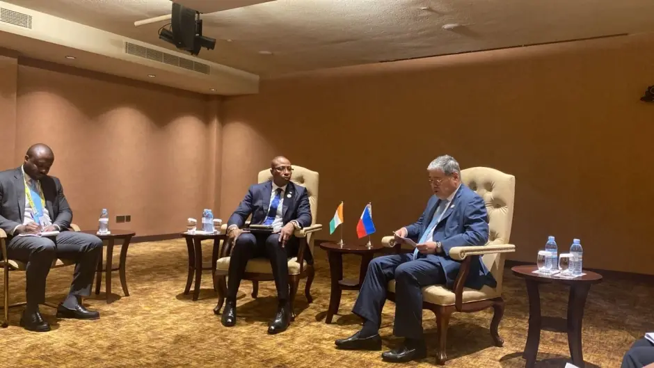 L'Ambassadeur de Côte d'Ivoire rencontre le Ministre des Affaires Étrangères des Philippines